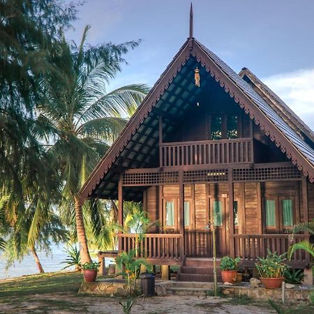 Bayu Lestari Island Resort Mersing Esterno foto