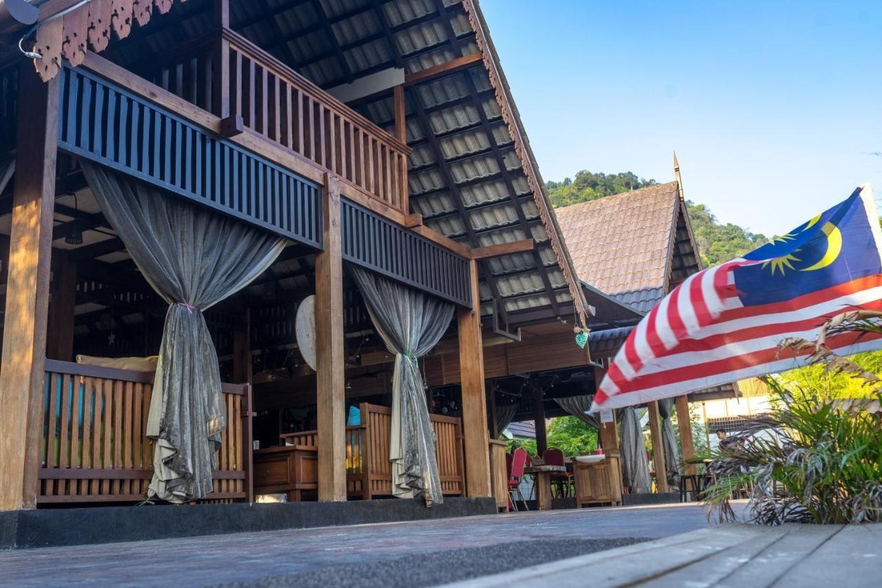 Bayu Lestari Island Resort Mersing Esterno foto
