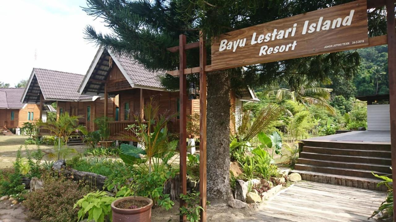 Bayu Lestari Island Resort Mersing Esterno foto