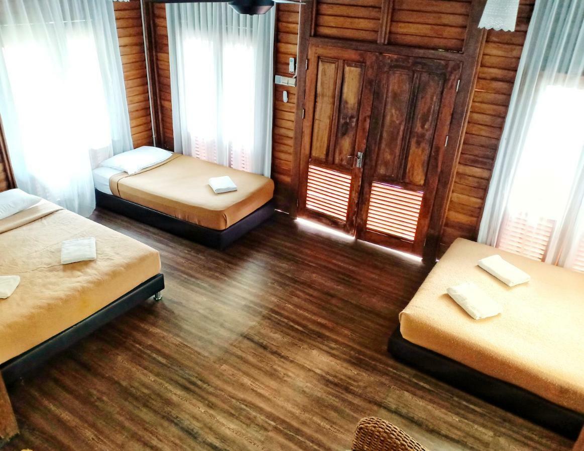 Bayu Lestari Island Resort Mersing Esterno foto