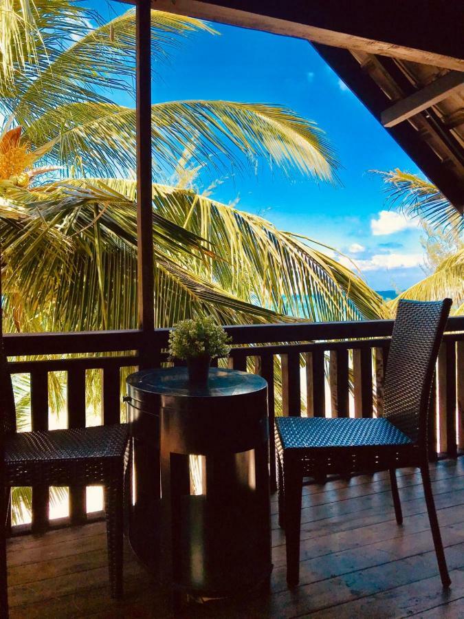 Bayu Lestari Island Resort Mersing Esterno foto