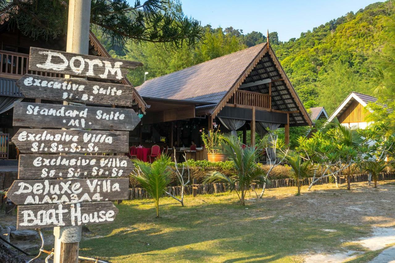 Bayu Lestari Island Resort Mersing Esterno foto